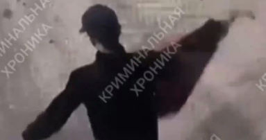 Вандал изрезал ножом знамёна Победы в дагестанском селе