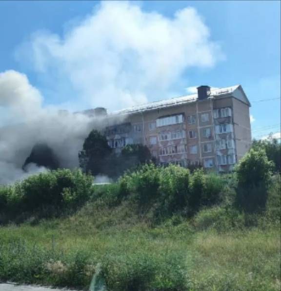 Подъезд жилого дома обрушился в Шебекино после удара ВСУ: последние новости