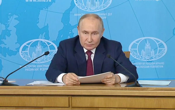Путин заявил, что НАТО пыталась превратить Украину в плацдарм против России