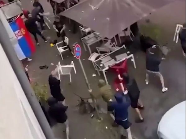 Сербские футбольные фанаты подрались с болельщиками Англии и Албании в немецком Гельзенкирхене