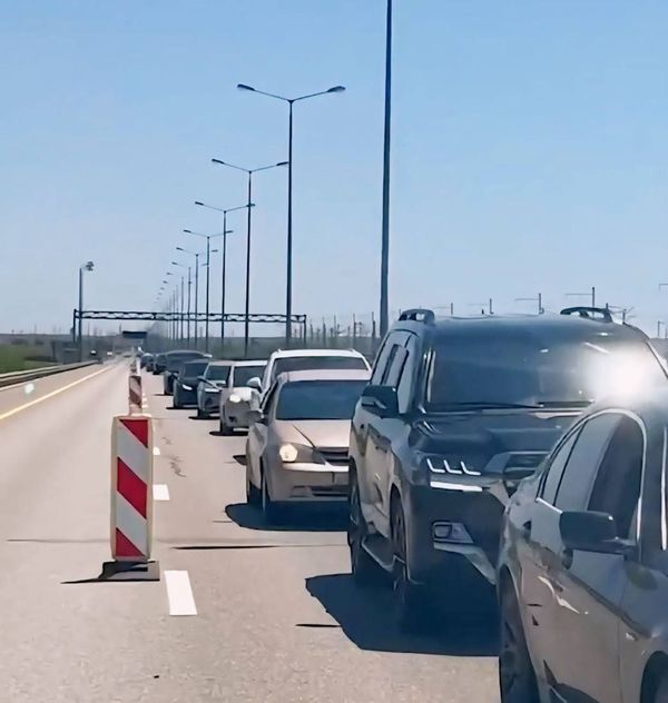 Огромная пробка на Крымском мосту