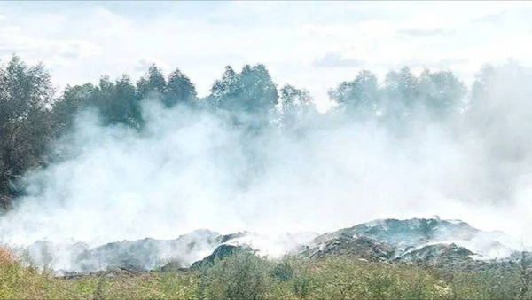 Жителей Большеболдинского района изводит жара и вонь от полыхающей свалки