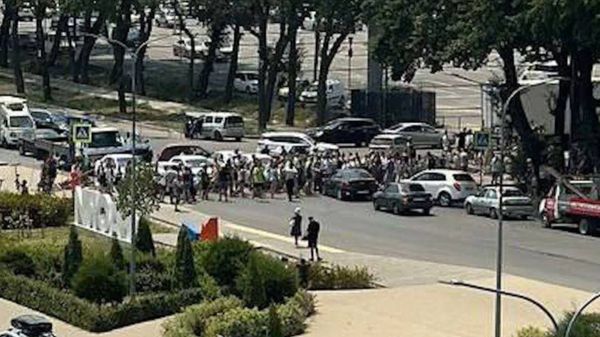 Жители Краснодара организовали народный митинг из-за массового отключения света