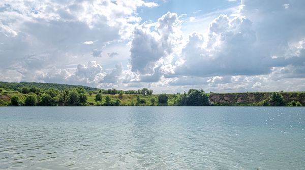 Жители Калужской области устроили фотосессию с трупом на пляже и выложили видео в интернет