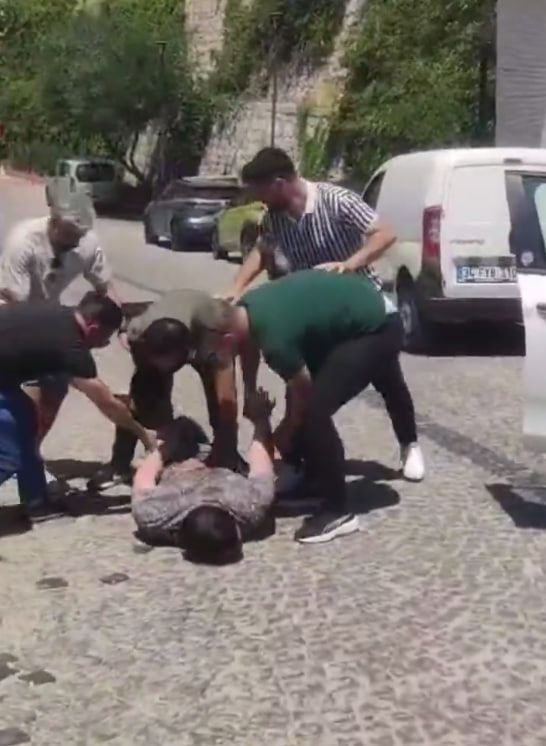 Появилось видео задержания в Турции подозреваемого в подрыве машины офицера ВС РФ