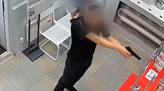 Житель Благовещенска с игрушечным пистолетом напал на аптекаря