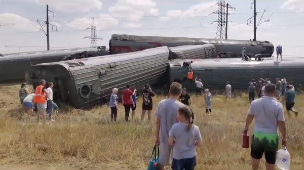 В Волгоградской области пассажирский поезд сошёл с рельсов