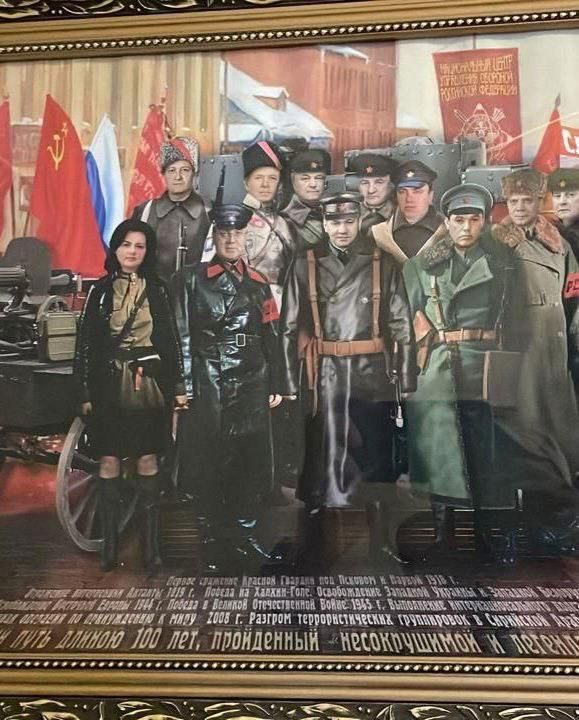 Стало известно, кто кроме Шойгу изображён на одной из картин из коллекции экс-замминистра обороны Булгакова