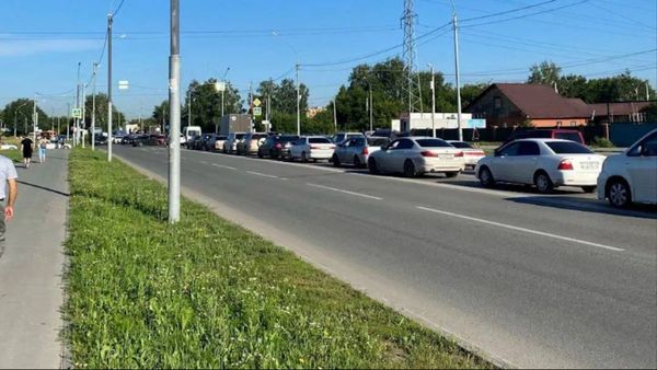 В Кировском районе Новосибирска не исчезают пробки из-за сломанных светофоров