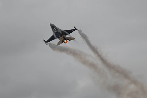 Первую партию истребителей F-16 доставили на Украину