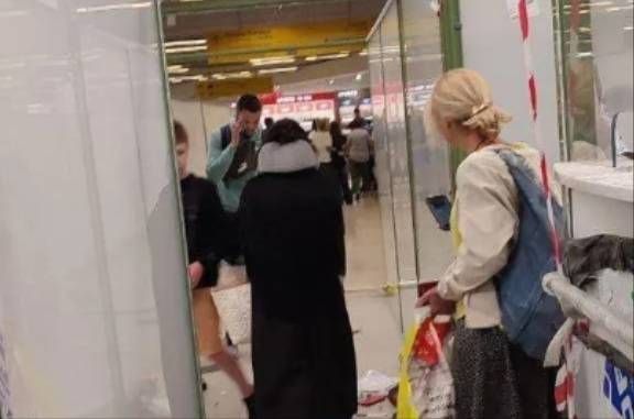 Два человека пострадали в массовой давке в Кольцово