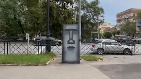 В Хабаровске появился арт-объект в виде древней статуи