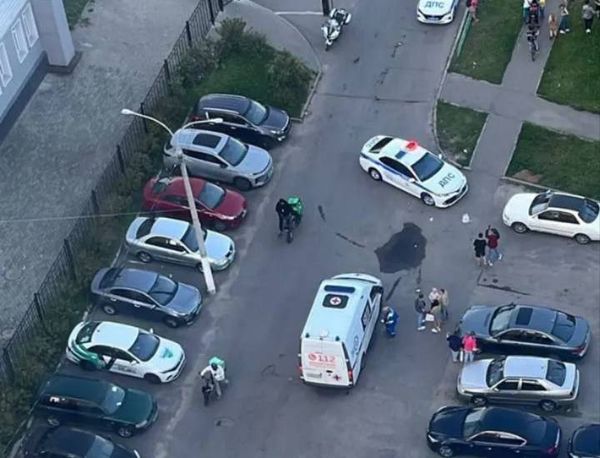 В Подольске машина сбила женщину с трёхлетним ребёнком возле детской поликлиники