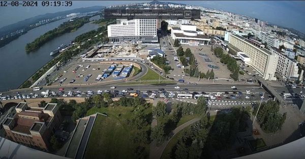 За сутки с проспекта Мира в Красноярске эвакуировали 25 машин
