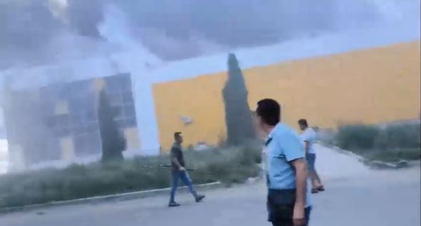 Волонтёр заснял момент удара ВСУ по ТЦ "Галактика" в Донецке