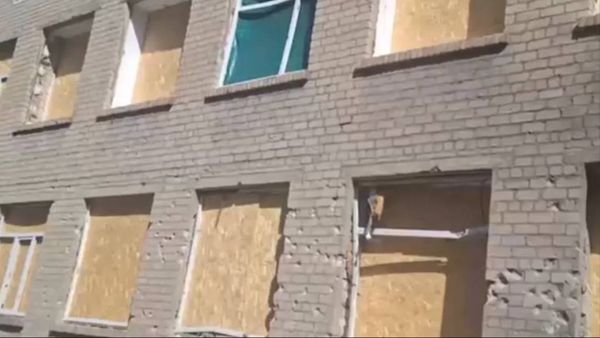 Ученики пострадавшей от обстрела школы №96 в Донецке будут учиться в классах без окон