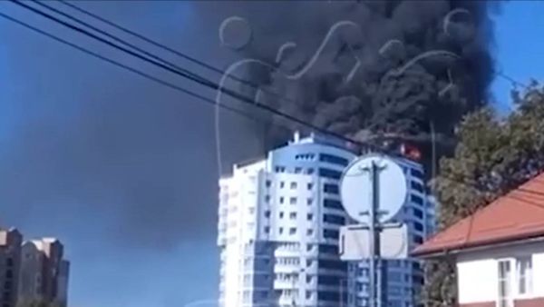 В Калининграде загорелся многоэтажный дом