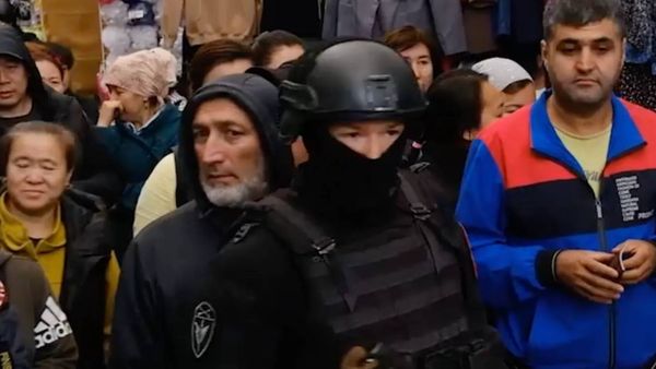 Мигранты с рынка "Крас ТЭЦ" спровоцировали масштабный рейд от СК и МВД