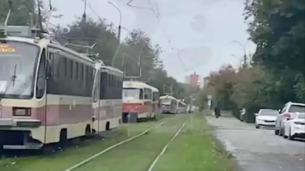 Трамваи встали в пробку в Екатеринбурге