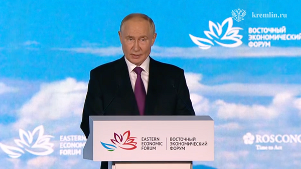 Владимир Путин выступает на ВЭФ-2024