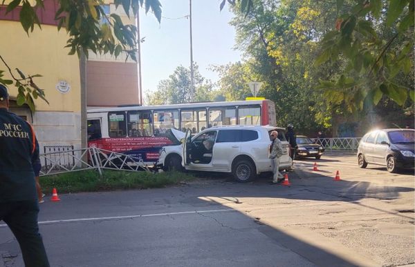 Депутат думы Ярославской области за рулём авто влетела в пассажирский автобус