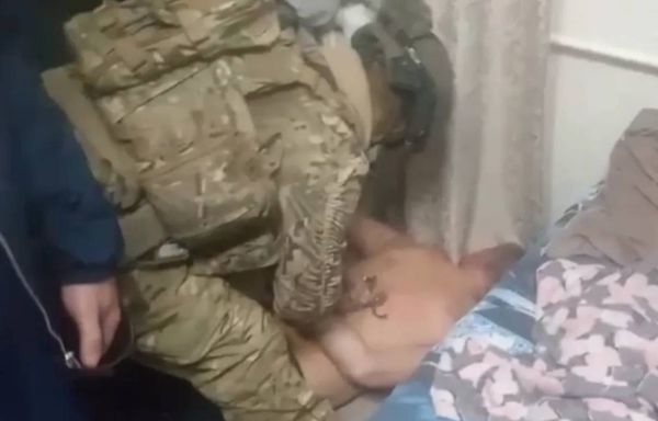 В Новосибирске мужчина взял в заложники свою сожительницу и троих детей