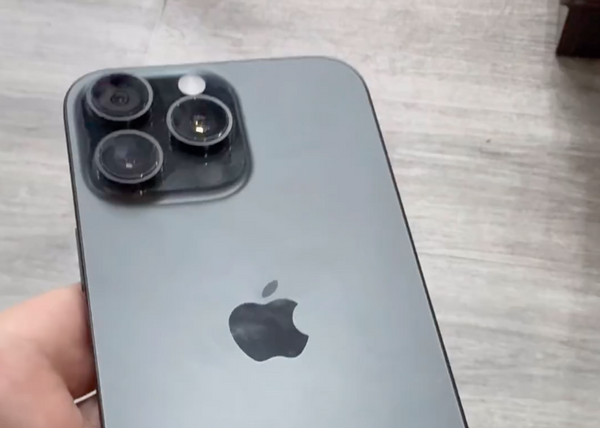 Первые обладатели iPhone 16 Pro из России пожаловались на слабую защиту гаджетов от царапин и потёртостей