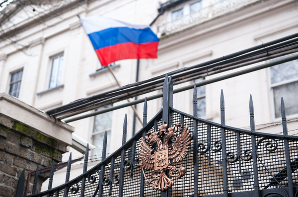 Больше 60 европейцев обратились за месяц в посольства для получения российского ВНЖ