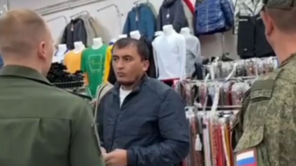 Мигранта с повесткой в армию десятилетней давности поймали в Амурской области