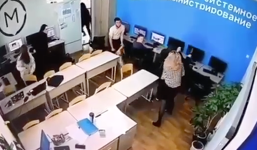 Бывший студент напал c ножом на преподавателя колледжа в ХМАО