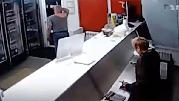 Владелица "Пивопровода" показала видео с нападением мигрантов в Новосибирске