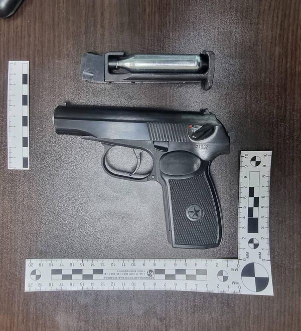 Школьник выстрелил в лицо однокласснице из пневмата в Новом Уренгое