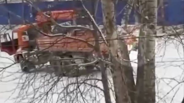 Грузовик попытался задавить водителя в Приамурье