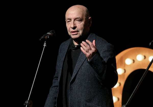 ФНС арестовала счета сценариста Александра Бородянского — автора "Афони" и "Курьера"