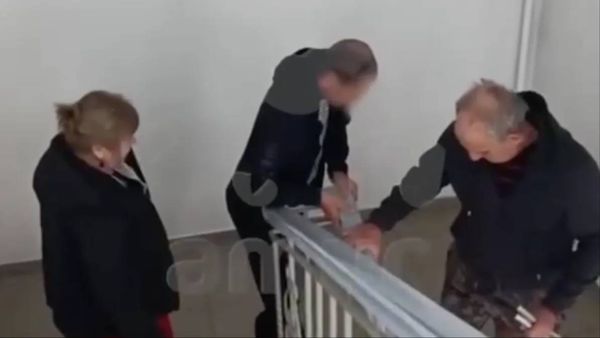 Пациентам после инсульта приходится спускаться пешком в больнице Хабаровского края