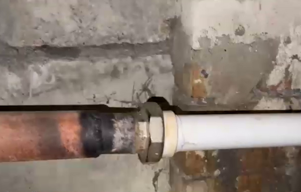 В Железнодорожном районе Симферополя сотни людей живут без горячей воды
