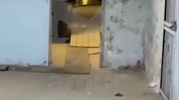 Плесень и полуразрушенные лестницы нашли в новом здании хабаровского пединститута