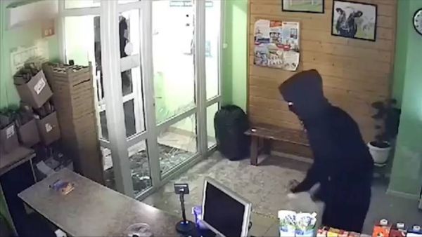 Двое жителей Екатеринбурга украли из магазина всё сливочное масло