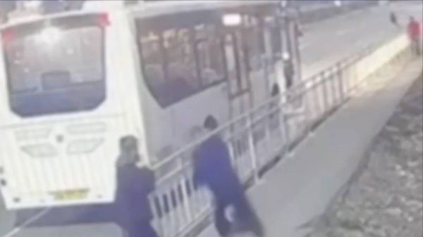 Подростки, которые разнесли автобус в Артёме, — воспитанники детдома