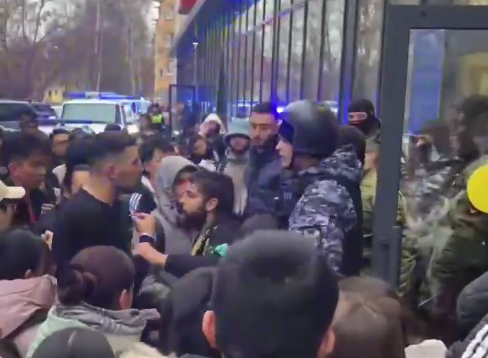 У отдела миграционного учёта КФУ произошла массовая драка