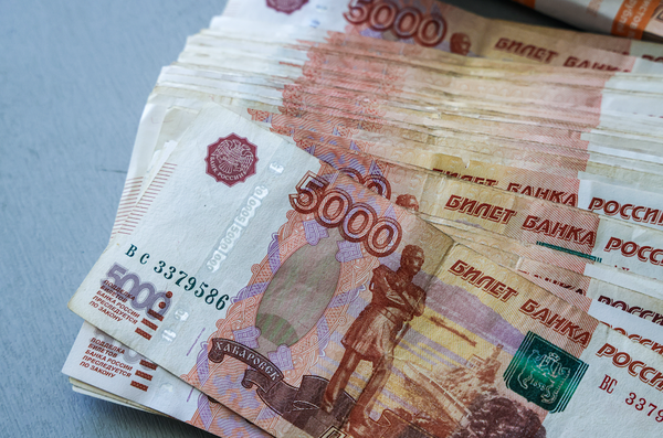 Подросток в Коломне украл у учительницы 200 тысяч рублей, чтобы купить АК-47 в Counter-Strike