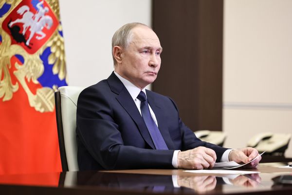 https://static.mash.ru/unsafe/rs:fit:600/czM6Ly9tYXNoL2ltYWdlLzIwMjUtMDQtMjgvOTYwODAyYmEtY2FhMi00NTQ2LTllNzAtNDNiMGUwODVhZTc3LmpwZWc