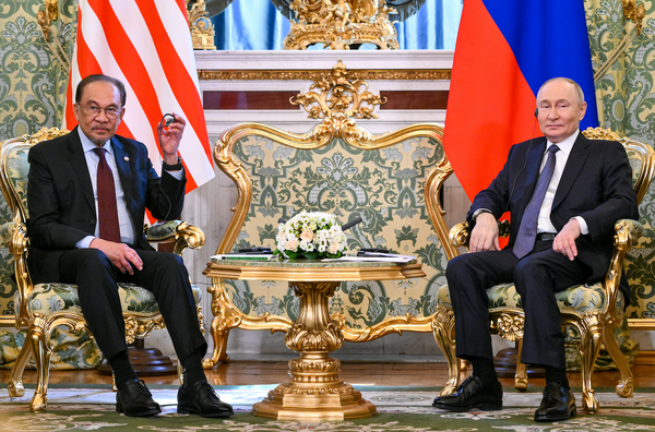 https://static.mash.ru/unsafe/rs:fit:600/czM6Ly9tYXNoL2ltYWdlLzIwMjUtMDUtMTQvNzg4Y2E1MzUtNTIzMS00NDdkLWI5N2YtMmVhYTc1MTA1YThiLnBuZw