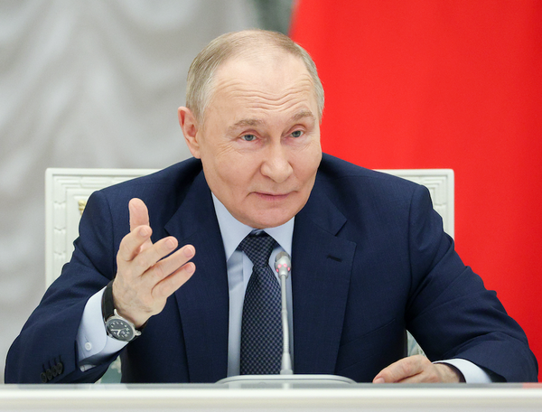 Владимир Путин заявил, что не считает себя киборгом