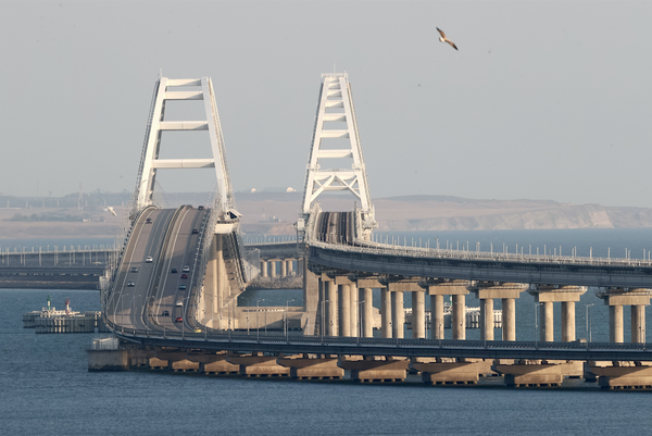 Дрон ВСУ сбили над Крымским мостом