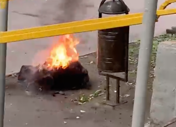 На Профсоюзной улице в Москве загорелось моноколесо
