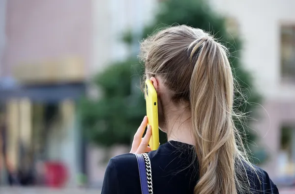 Сотовые операторы начали брать деньги за прослушивание мелодии до ответа