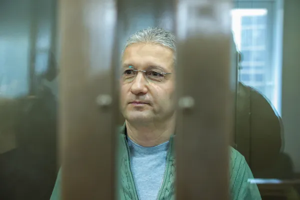 Бывшего замминистра обороны РФ Тимура Иванова приговорили к 13 годам колонии и штрафу в 100 млн
