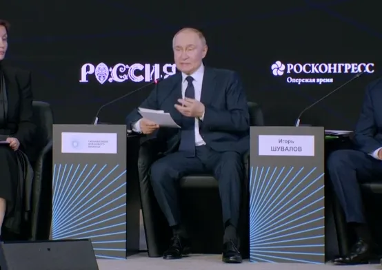 Путин заявил, что традиционную семью нужно сделать модным трендом в развитии России