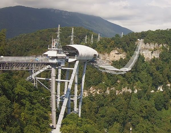 Мужчина разбился в парке развлечений Skypark Sochi